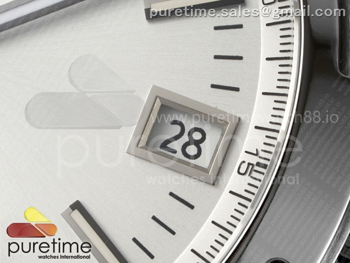 Overseas 4500V SS 8F Silver Dial on SS Bracelet A5100
