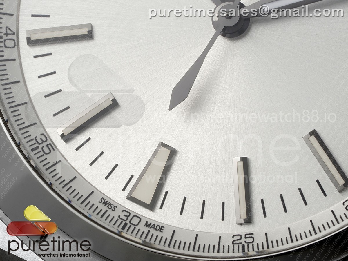 Overseas 4500V SS 8F Silver Dial on SS Bracelet A5100