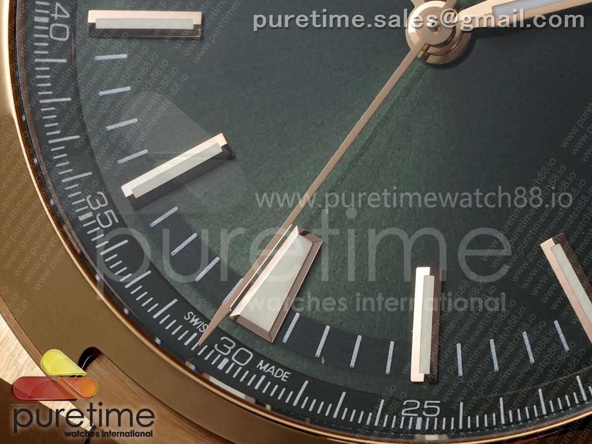 Overseas 4500V RG 8F Green Dial on RG Bracelet A5100